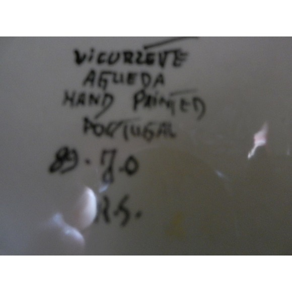 Hand Painted Porcelain Basket White Green Tan Painted Ribs Bird Made in Portugal - Picture 4 of 4